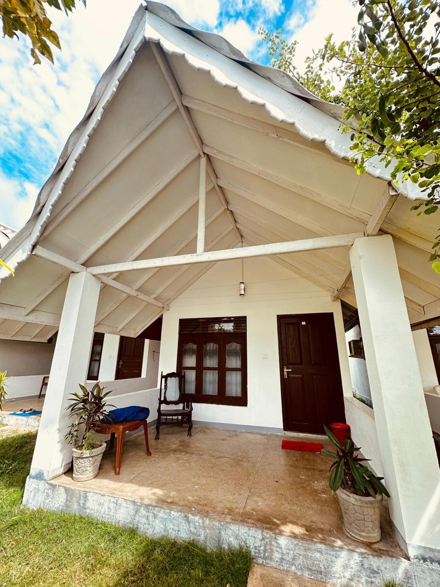Surfing Beach Nilaveli Trincomalee Exterior foto